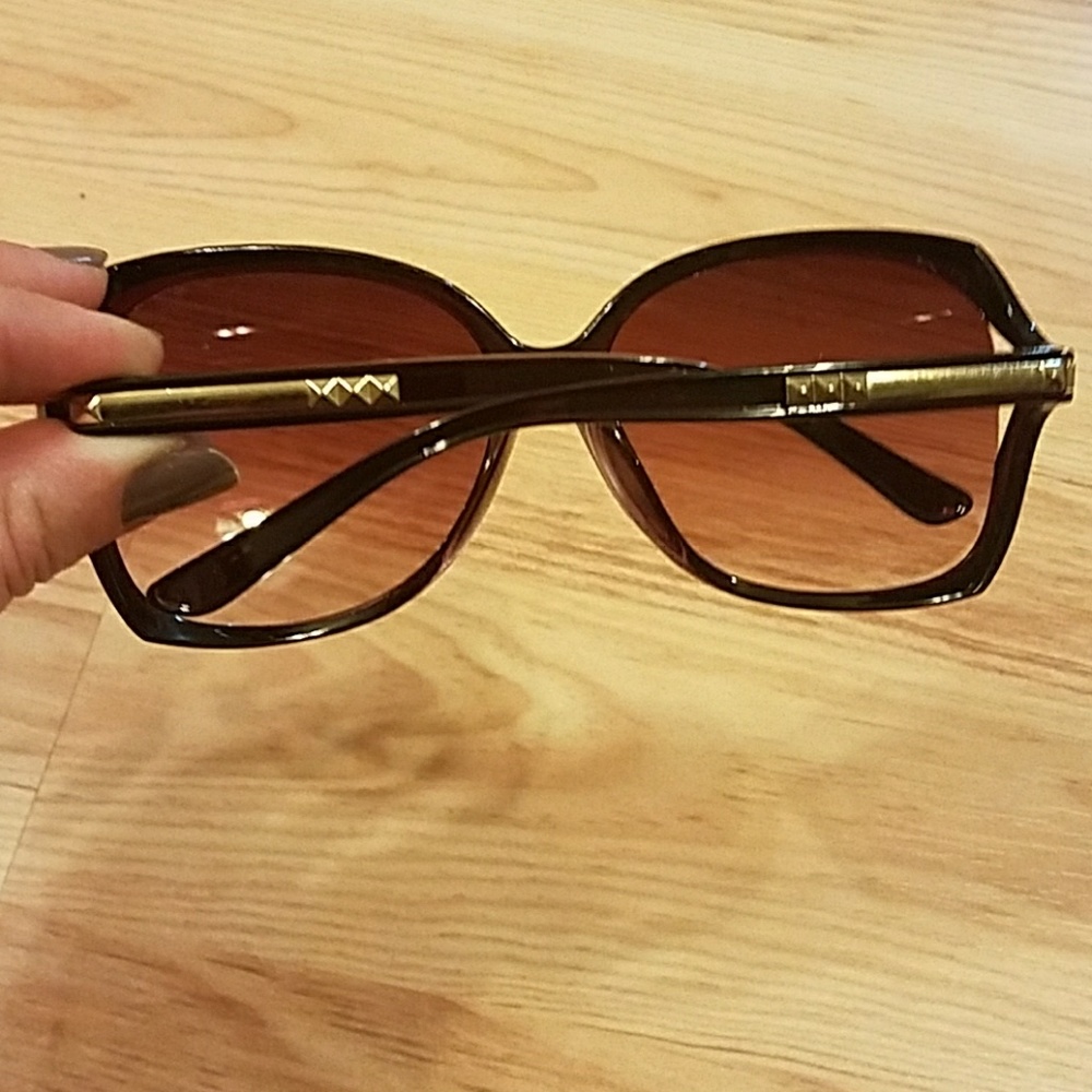 NEW! Designer Sunglasses - Picture 5 of 6
